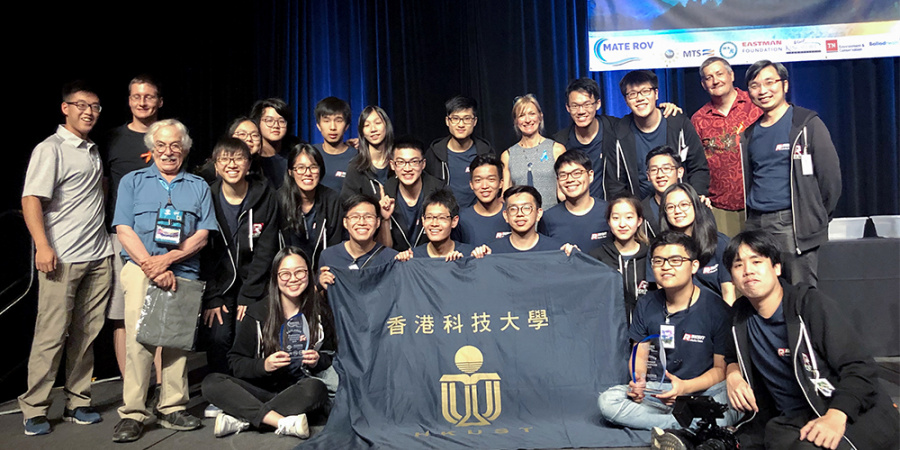 Prof. Tim WOO (first right, back row), HKUST ROV Team members, as well as organizers of the MATE International ROV Competition