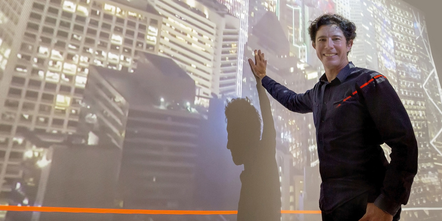 Prof. Pedro Sander from the Department of Computer Science and Engineering has recently been focusing on gigantic panorama videos, such as this still of a zoomed-in area of Central taken from The Peak in Hong Kong.