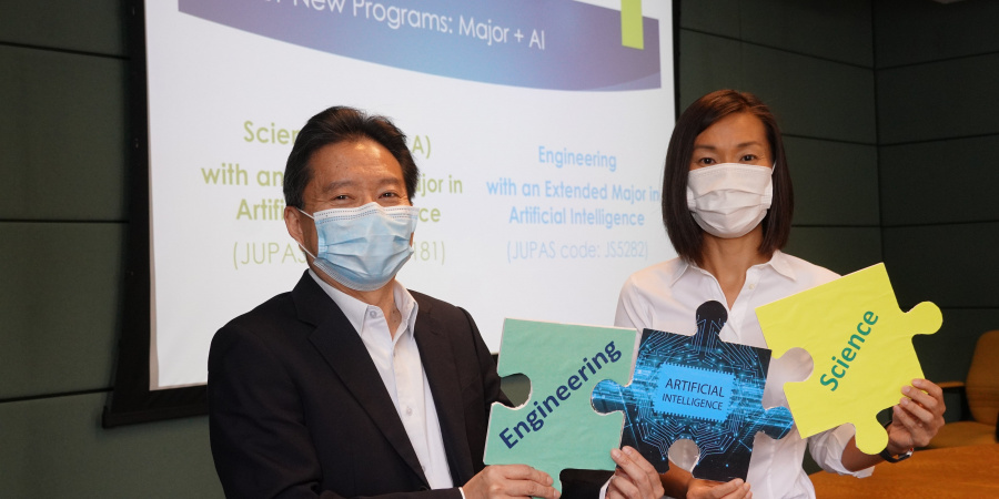 科大本科入學小組委員會主席龐鼎全教授（左）和本科招生及入學事務處處長劉夢琳教授，介紹新課程架構「Major + X」的獨特之處。