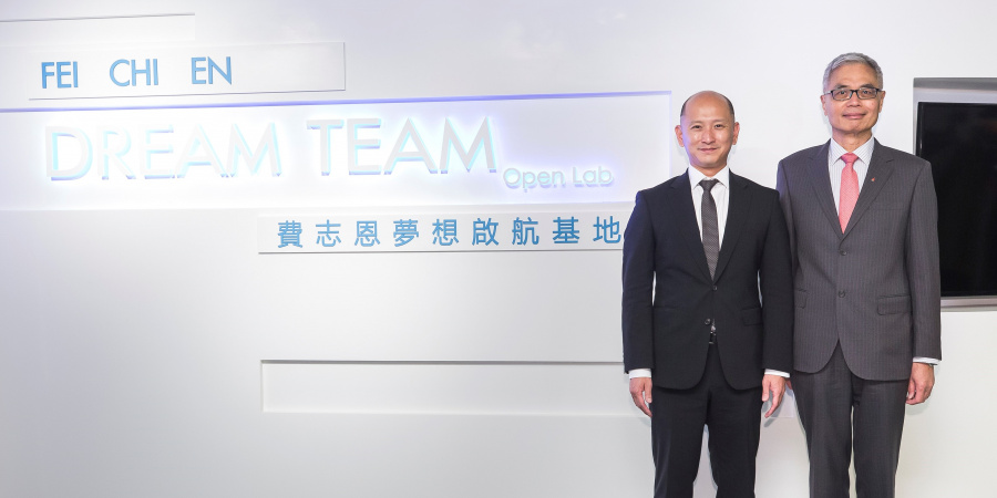 Mr. Andy Fei Chi-En (left) and Prof. Wei Shyy, President of HKUST, officiate at the naming ceremony.