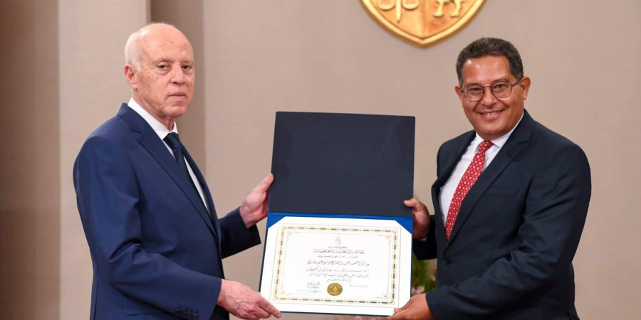 Prof. Khaled B. Letaief was presented with the national accolade for the Best Tunisian Researcher or Inventor Abroad by Tunisian President Kais Saied on the national science day.