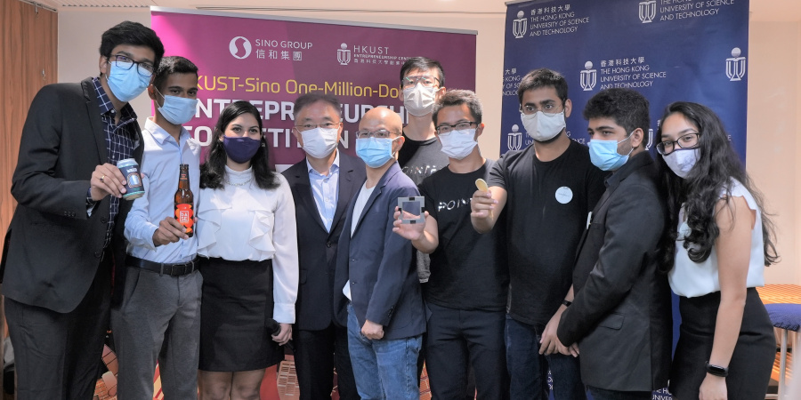 A group photo of Mr. Donny Siu, Acting Director of Entrepreneurship Center (fifth left), Mr. Andrew Young (fourth left), Associate Director (Innovation) of the Sino Group, and the winners.