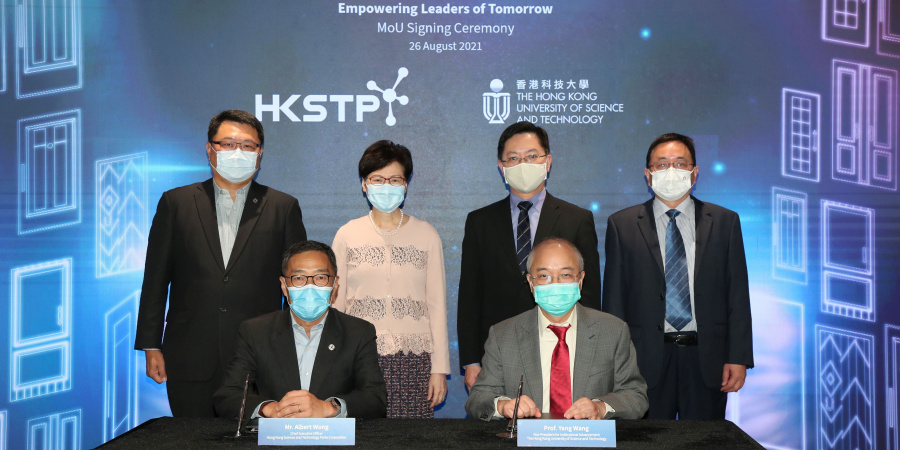 The MoU signing between HKUST Vice-President for Institutional Advancement Prof. WANG Yang (front right) and HKSTP CEO Mr. Albert WONG (front left) is witnessed by guest of honors (back row second left) Mrs. Carrie LAM Cheng Yuet-Ngor, Chief Executive of HKSAR, Prof. Lionel NI, President (Designate) of the new HKUST Guangzhou campus (back row first right), and others.