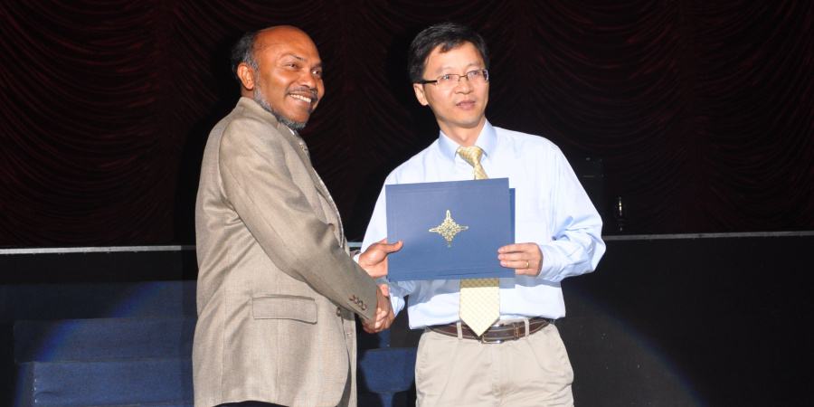  HKUST Professors’ Breakthrough Research Work in Electronic Communications Win Prestige IEEE Awards
