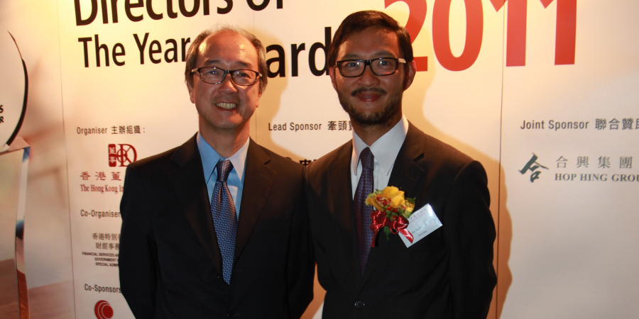 Prof Jack Lau (right), recipient of the Directors Of The Year Award 2011, and HKUST President Prof Tony F Chan