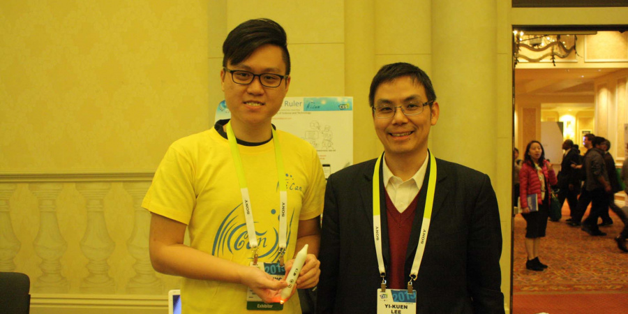 Student Chun Sing Poon, holding the Smart Ruler, and Prof Yi-Kuen Lee.