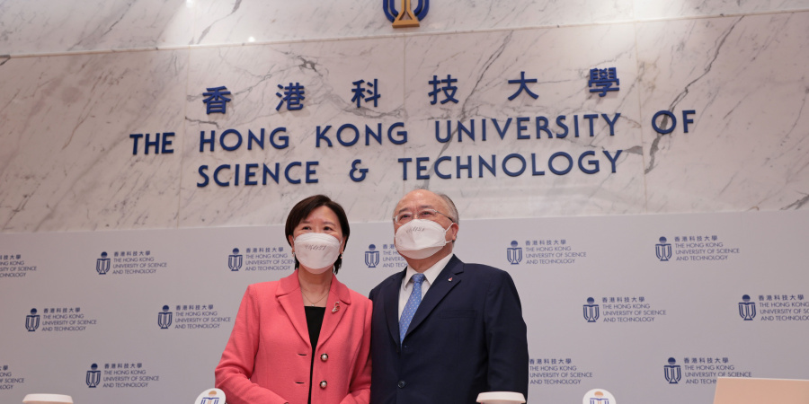 科大校董会主席廖长城先生与科大首位女校长叶玉如教授（左）。