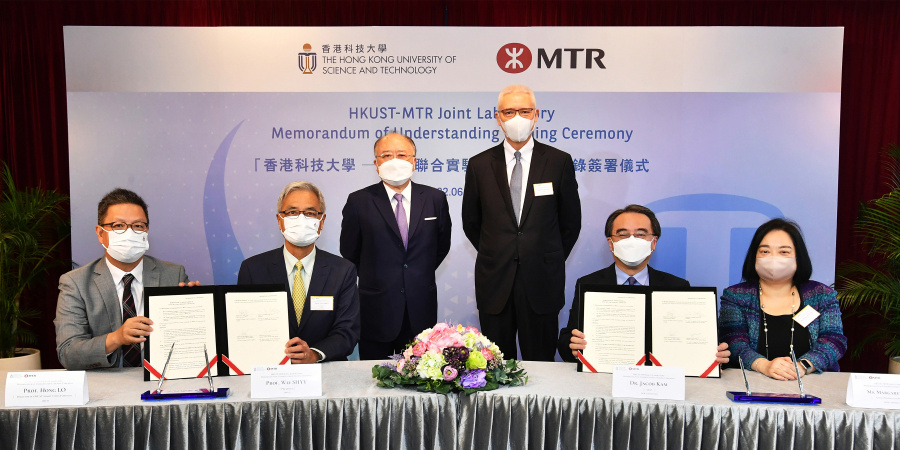Witnessed by Dr. Rex Auyeung, Chairman of MTR Corporation (3rd right), and Mr. Andrew Liao, Council Chairman of HKUST (3rd left), Dr. Jacob Kam, Chief Executive Officer of MTR Corporation (2nd right), Ms. Margaret Cheng, Acting President of MTR Academy (1st right), Prof. Wei Shyy, President of HKUST (2nd left), and Prof. Lo Hong-Kam, Director of GREAT Smart Cities Institute of HKUST (1st left), signed the MoU on June 10, 2022.