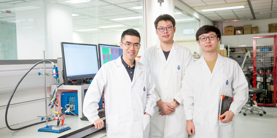 (From left) Prof. Chen Qing and his research group members Dr. Li Liangyu (postdoctoral fellow) and Xiao Diwen (PhD student) at the lab of HKUST Energy Institute. On the lab bench is a set-up for fabricating the nanoporous zinc metal electrode.