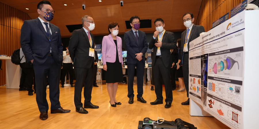 HKUST researchers introduce their research projects to Prof. Sun Dong, Secretary for Innovation, Technology and Industry of the HKSAR Government (third right), Prof. Nancy Ip, HKUST President (third left), and Prof. Tim Cheng, HKUST Vice-President for Research and Development (second left).