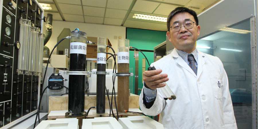  Prof Chen and his research team making unprecedented use of ‘Sulphate Reaction Bacteria’ as the medium to oxidize and eliminate a substantial amount of sludge produced.