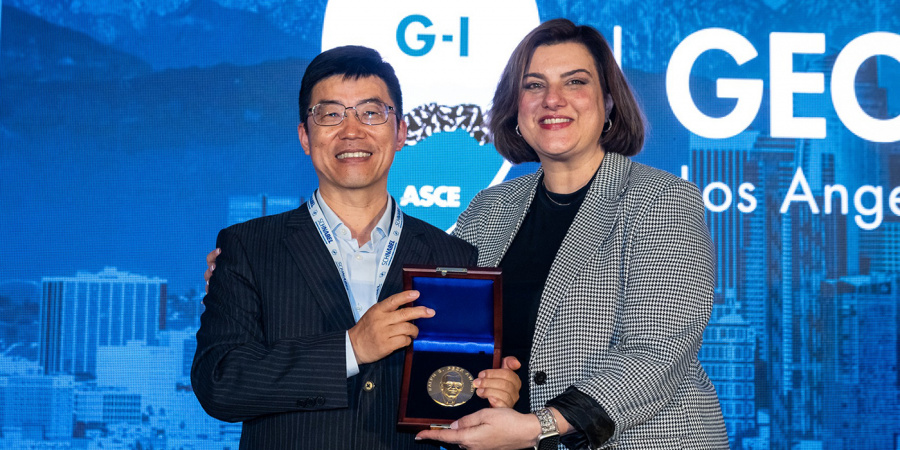 Prof. Zhang Limin (left) was presented with the Ralph B. Peck Award at the ASCE Geo-Congress in Los Angeles, California in March 2023. The award is among the top international accolades in the geotechnical engineering area.