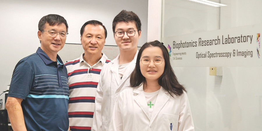 Prof. Qu Jianan, Professor of the Department of Electronic and Computer Engineering at HKUST (first left), Prof. Wu Zhenguo, Professor of the Division of Life Science at HKUST (second left), and other members of the research team