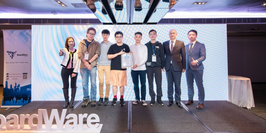 Dr. Alex Lam (2nd left), Cheng Ho-Yin (3rd left), Tsoi Ka-Wong (4th left), Chan Lok-Hin (4th right), and Zhang Zidi (3rd right) at the award ceremony on January 19, 2024