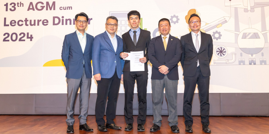 Ryan Wong Wai-Yat (center) received the HKIE Aviation Scholarship 2023/2024 at the HKIE Aircraft Division’s annual general meeting cum lecture dinner on May 10, 2024.