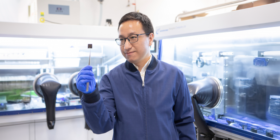 Prof. Zhou Yuanyuan shows a perovskite solar cell.