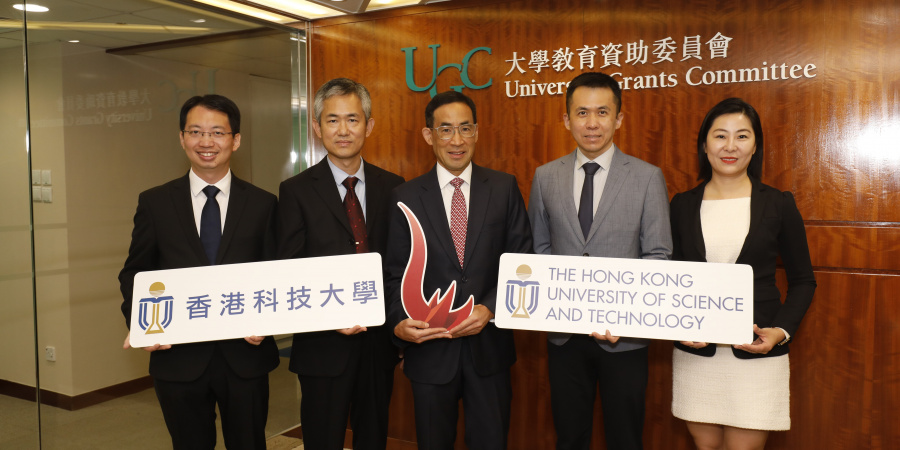 Project Coordinators and some of the Co-Investigators of the three research projects deliver a presentation on their research projects during a media briefing. (From left) Prof. Jack Cheng, Associate Head and Professor of the Department of Civil and Environmental Engineering; Prof. Zhao Jidong, Professor of the Department of Civil and Environmental Engineering; Prof. Bertram Shi, Professor of the Department of Electronic and Computer Engineering; Prof. Zhang Jiheng, Head and Professor of the Department
