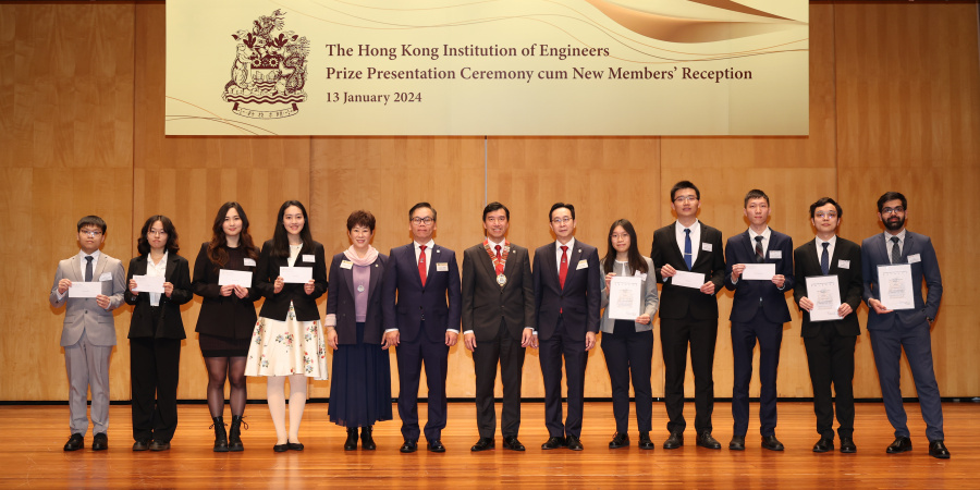 HKUST engineering students Shahman Ali (first right), Ren Yichen (second right), Eugene Cheung Hon (third right) and Law Cheuk-Him (first left) were honored at the HKIE Prize Presentation Ceremony cum New Members’ Reception.