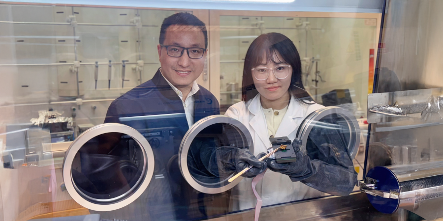 Prof. Zhou Yuanyuan (left) and Dr. Hao Mingwei (right) demonstrate a stability test of their newly developed cation-homogenized perovskite solar cells.