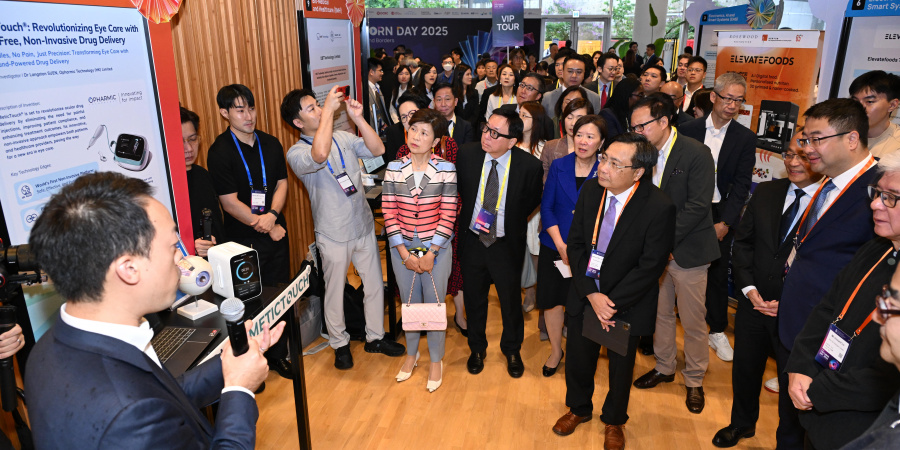 Distinguished guests learn about the latest HKUST inventions.