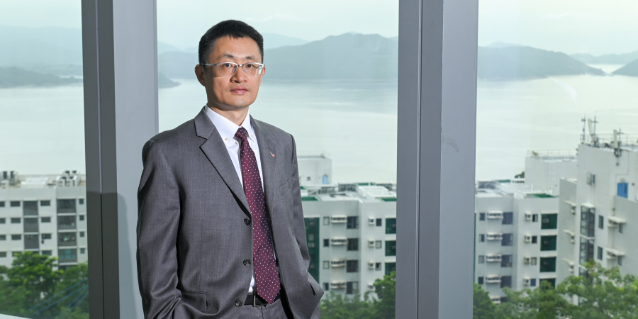 Prof. Shao Minhua’s fast-rising career in academia and industry has advanced high-performance, cost-effective hydrogen fuel cells and solid-state lithium batteries, driving green transportation.