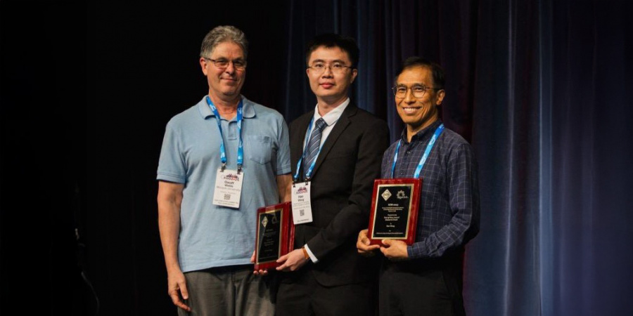 (From left) Prof. Geoff Webb, Chair of the 2025 SIGKDD Test of Time Awards Committee; CSE alumnus Dr. Hao Wang; and Prof. Dit-Yan Yeung, Chair Professor of the Department of Computer Science and Engineering.