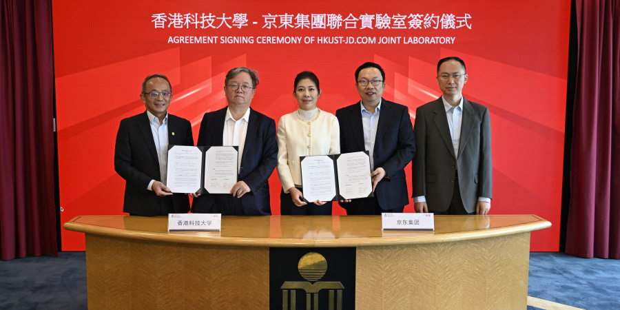 Witnessed by HKUST Provost Prof. Yike Guo (second left) and Vice Chair of Strategic Executive Committee and Chief Executive Officer of JD.com Ms. Sandy Xu (center), the agreement was signed by HKUST Vice-President for Research and Development Prof. Tim Cheng (first left) and JD.com representatives (first and second right), for the establishment of “HKUST – JD.com Joint Laboratory”.