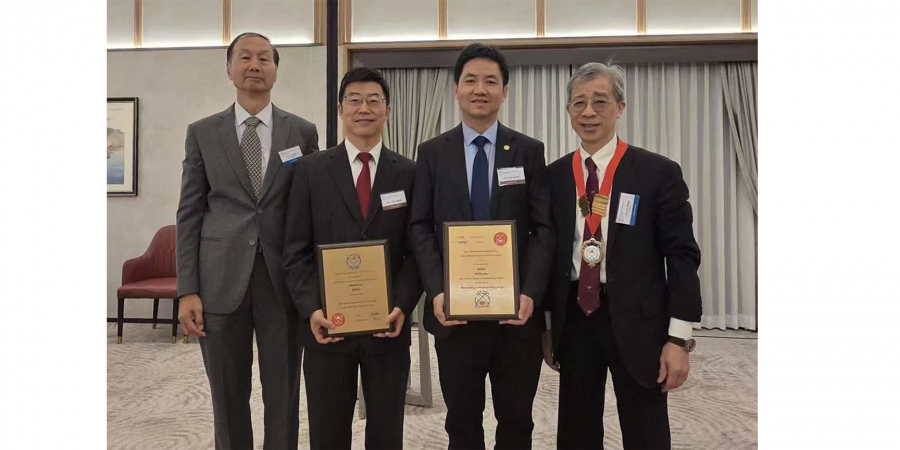 Newly elected HKAE Fellows Prof. Fan Zhiyong (second right) and Prof. Zhang Limin (second left), along with Ir Dr. Alex Chan Siu-Kun (first right), HKAE President, and Prof. Kwok Hoi-Sing, Visiting Professor of the Department of Electronic and Computer Engineering and also HKAE Fellow.