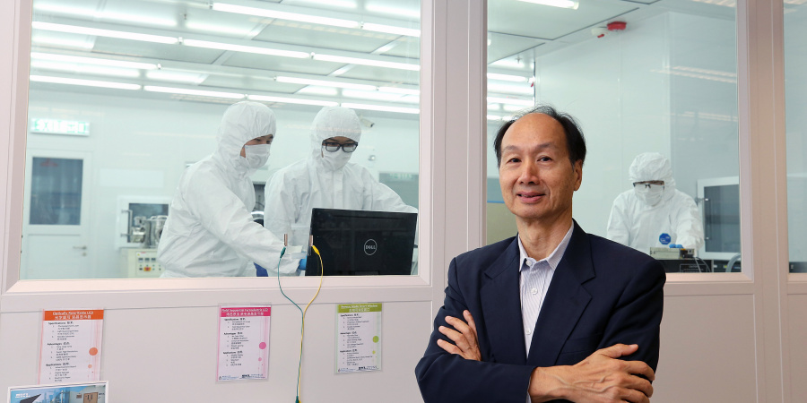 Prof. Kwok Hoi-Sing, who has spent over a quarter of a century researching on display technology, said he felt tremendously honored to receive the prestigious Jan Rajchman Prize.