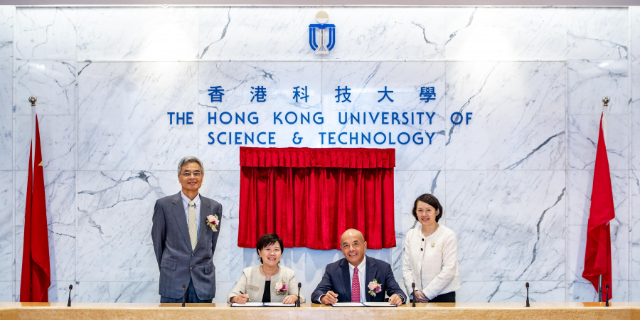 Prof Nancy Ip, Vice-President for Research and Graduate Studies, HKUST (2nd from the left), and Mr Herbert Cheng Jr., Chief Executive Officer of Chiaphua Industries Ltd (2nd from the right), signed the contract for HKUST-CIL Joint Laboratory of Environmental Health Technologies, with Prof Wei Shyy, Acting President, HKUST (1st from the left), and Mrs Sheilah Chatjaval, General Counsel of Chiaphua Industries Ltd (1st from the right), being the witnesses.