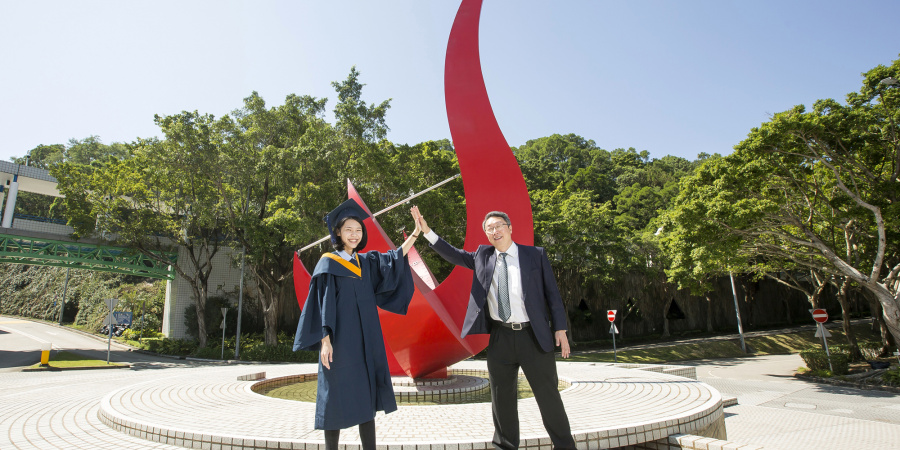 Michelle, part of the HKUST Engineering Class of 2017, she celebrates her graduation with her mentor Simon