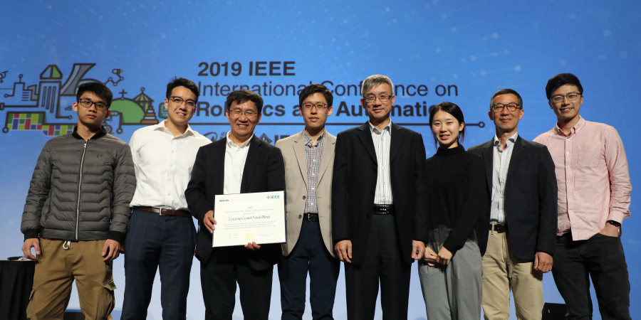(From third left) Prof. LI Zexiang, Prof. SEO Jungwon, Prof. Michael WANG, Director of HKUST Robotics Institute, and (second right) Prof. Frank PARK, Visiting Professor of HKUST Robotics Institute