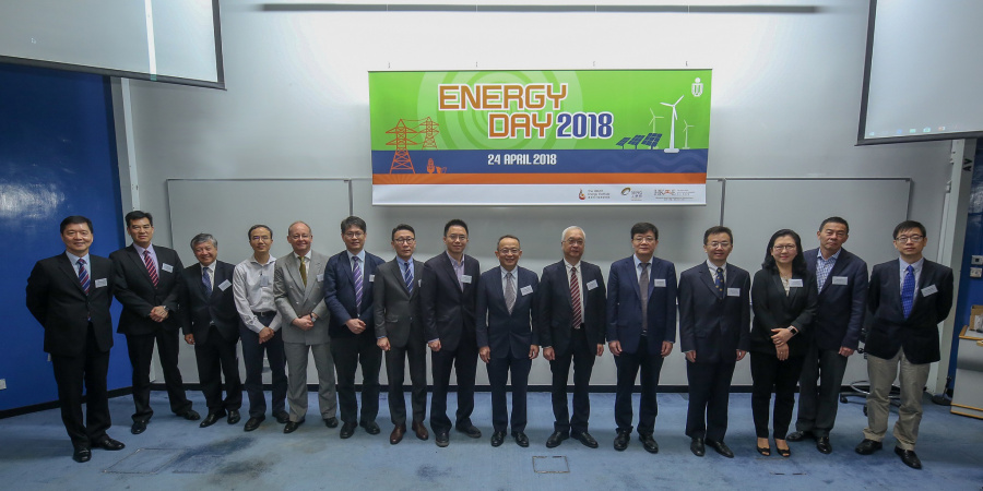Dean of Engineering Prof Tim Cheng (7th from right) together with faculty members welcomes guest speakers and panelists.