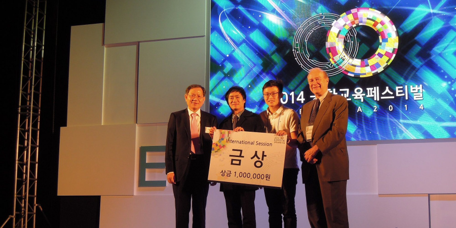 Ambi receiving the Gold Prize Award