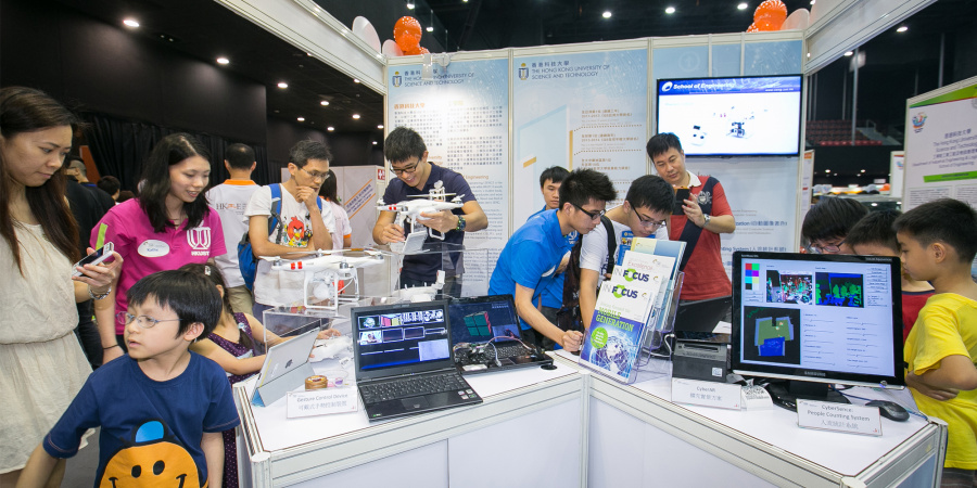 Visitors were very excited about students' and alumni's inventions.