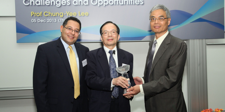 HKUST Executive Vice-President and Provost Prof Wei Shyy (right) and HKUST Dean of Engineering Prof Khaled Ben Letaief (left) jointly presented the 2013 Distinguished Research Excellence Award to Prof Chung-Yee Lee. 