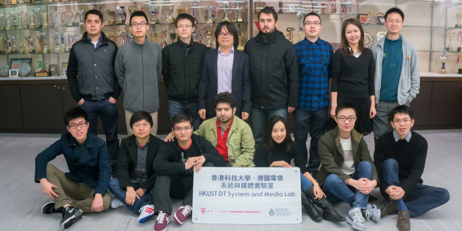 Prof Pan Hui (back row, 4th from left) and members of the HKUST-DT System and Media Lab 