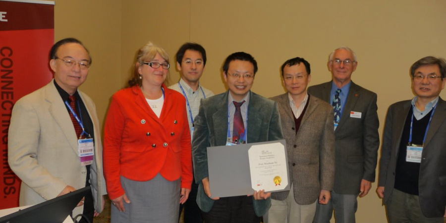 Prof Weichuan Yu (middle) 