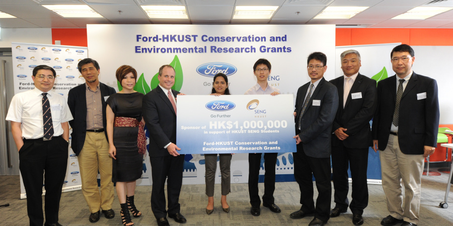 Prof Christopher Chao (3rd from right), HKUST Associate Dean of Engineering (Research and Graduate Studies), and Mr David Westerman (4th from left), Regional Manager, Asia Pacific, Ford Export & Growth Operations, jointly present the cheque of the Ford-HKUST Conservation and Environmental Research Grants to taught postgraduate engineering students (4th & 5th from right). 