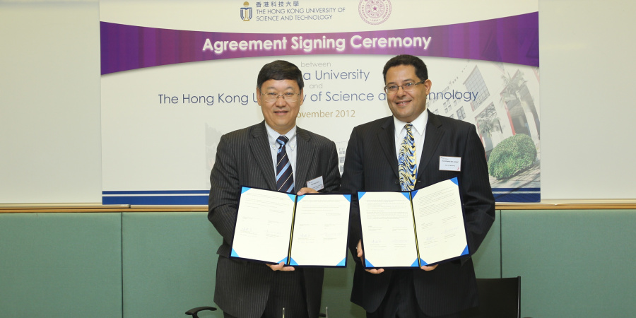 HKUST Dean of Engineering Prof Khaled Ben Letaief (right) and Dean of Graduate School at Shenzhen, Tsinghua University Prof Feiyu Kang sign the agreement at HKUST. 