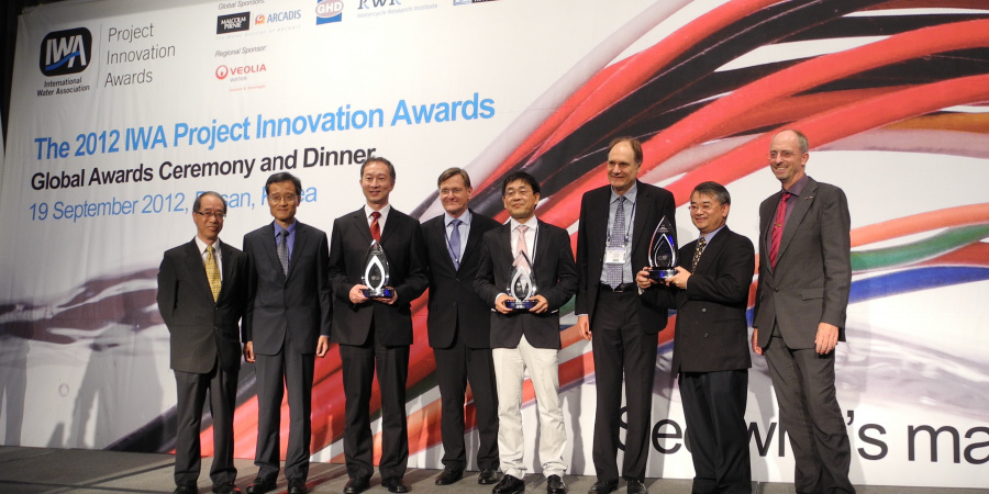 At the Global Awards Ceremony in Korea: (from left) Ir David Li, Senior Manager of Hong Kong International Airport; Ir K C Chan, Chief Engineer of Water Supplies Department of the HKSAR Government; Ir C C Chan, Director of Drainage Services Department of the HKSAR Government; award presenter from IWA; Prof Guanghao Chen of HKUST; Prof George Ekama of the University of Cape Town; Dr Samuel Chui of HKUST; and Prof Mark van Loosdrecht of the Delft University of Technology