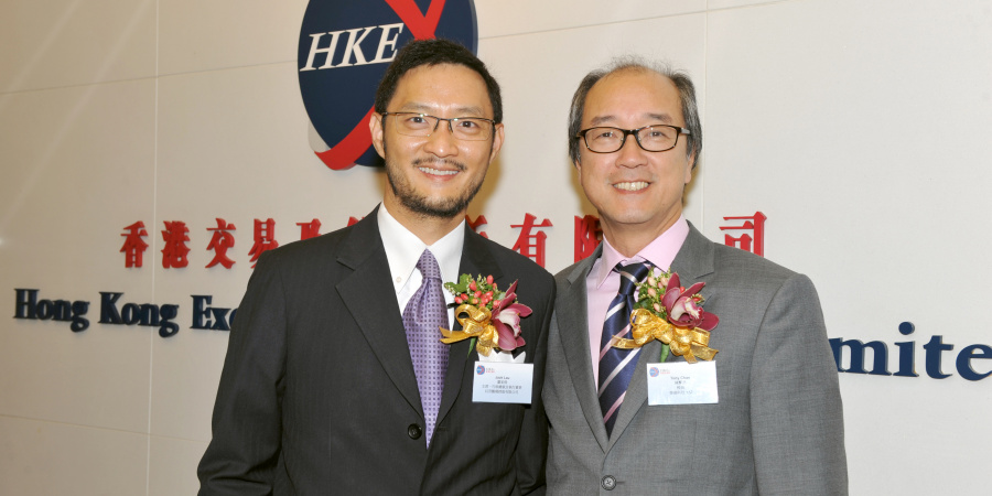 HKUST President Tony F Chan (right) and Dr Jack Lau at the listing ceremony.