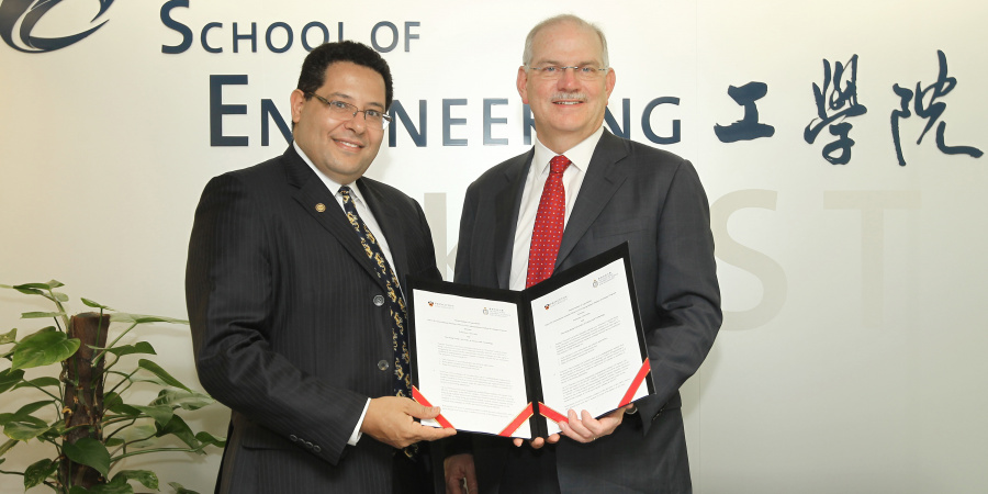 Prof Khaled Ben Letaief, HKUST Dean of Engineering (left) and Prof Vincent Poor, Dean of the School of Engineering and Applied Science of Princeton University, sign the agreement on undergraduate research exchange program