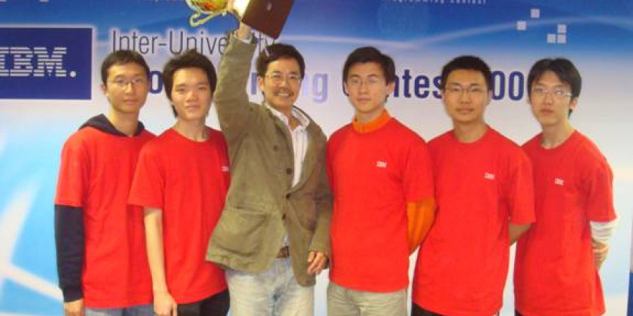  Dr. Wilfred NG with some of the members from the winning teams  