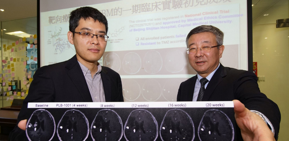 王吉光教授（左）與江濤教授合作實驗基因突變機制的臨床應用，為化療無效的腦癌患者提供新療法。