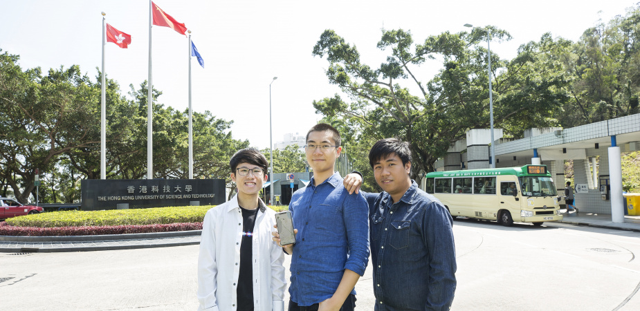 A team of HKUST alumni from the School of Engineering and School of Business and Management, (from left) Simon Tsang, Jason Yuen and Gash Tsui, showcase their USTransit app.
