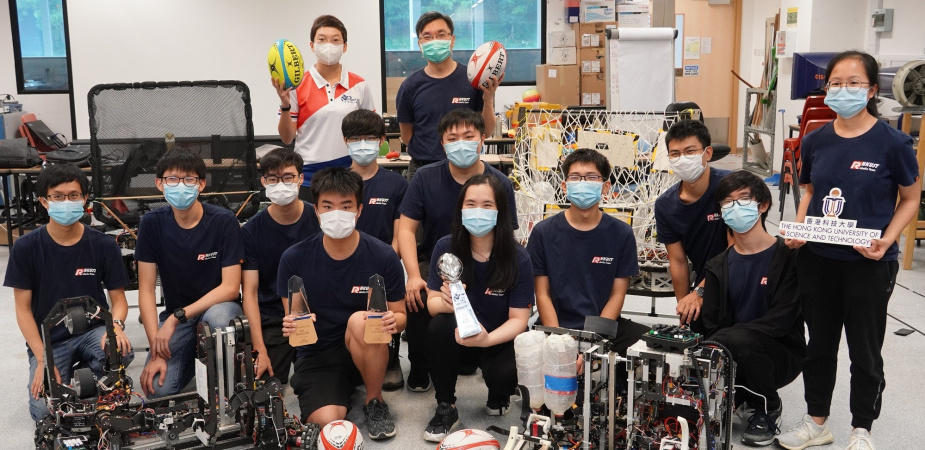 (Back row, from right) Prof. Tim Woo, Director of the Center for Global & Community Engagement, and Associate Professor of Engineering Education; and Dr. Crystal Fok, Chairperson of Robocon 2020 Hong Kong Contest Organizing Committee, and Director of AIR Platform and Precision Engineering, Hong Kong Science and Technology Parks Corporation, together with the leaders (front row, from right) Yiu Cheuk-Tung and Lam Cheuk-Hei as well as members of the HKUST Robocon Team
