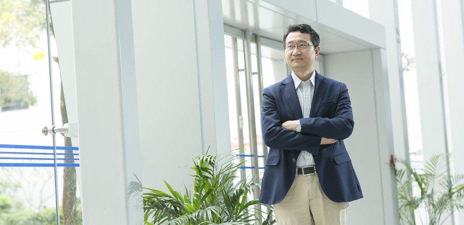 楊晶磊教授的研究範疇涵蓋化學、材料工程、製造以至力學等跨學科領域。