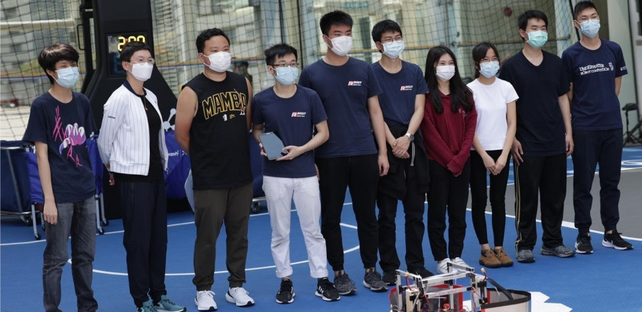 科大机械人競賽团队参加于香港科学园举行的创科人与机械人篮球合作赛，并在第二天比赛中获得冠军。