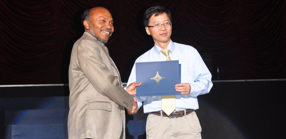  HKUST Professors’ Breakthrough Research Work in Electronic Communications Win Prestige IEEE Awards